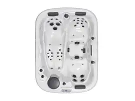 Energieeffizienter Outdoor-Whirlpool Kenai mit LED-Beleuchtung im Garten
