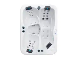 Ergonomisches Design der Spa Renew: Detailaufnahme der ergonomisch gestalteten Sitze für maximalen Komfort.