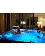 LED-Beleuchtung des Outdoor-Whirlpools Admire – Stimmungsvolle LED-Beleuchtung für ein luxuriöses Jacuzzi für draußen-Erlebnis.