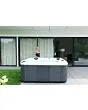 eräumiges Design des Outdoor-Whirlpools Admire – Perfekter Whirlpool Terrasse mit großzügiger Sitzanordnung.