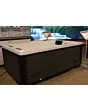 LED-Beleuchtung des Outdoor-Whirlpools Serene 3 – Stimmungsvolle LED-Beleuchtung für ein exklusives Whirlpool im Freien-Erlebnis.
