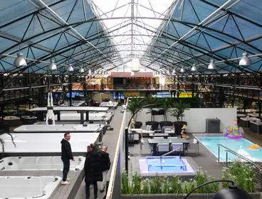 Fonteyn Spas: Die weltweit größte Ausstellung (35.000 m²) voller Luxus und Inspiration