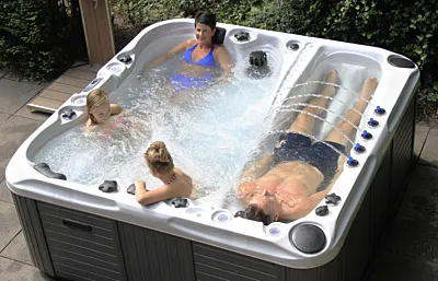 Outdoor-Whirlpool im Garten: Aufstellung, Pflege & Tipps für das ganze Jahr