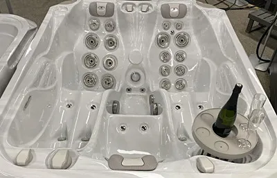 Whirlpool Soulmate im Einsatz – Kompakte Jacuzzi-Alternative für Terrasse oder Garten